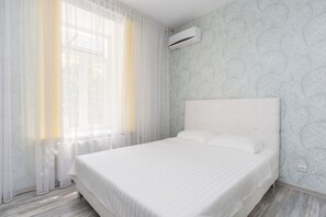 Apartment | Desk, iron/ironing board, free WiFi, bed sheets - Apartment Diana (Odesa)