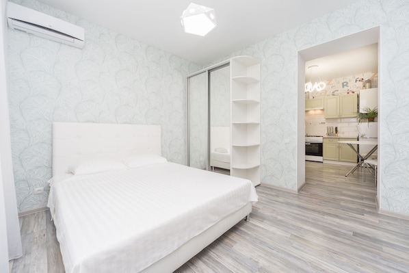 Apartment | Desk, iron/ironing board, free WiFi, bed sheets