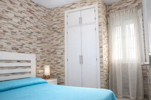 2 bedrooms, iron/ironing board, bed sheets - Apartment for 3 people in town centre (CONIL DE LA FRONTERA)
