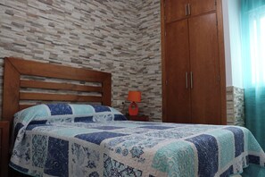 2 bedrooms, iron/ironing board, bed sheets - Apartment for 3 people in town centre (CONIL DE LA FRONTERA)