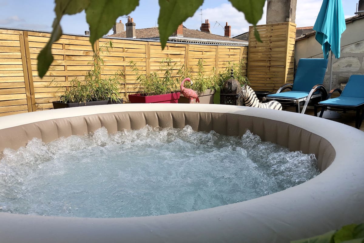 Suite Luxe avec bain à remous privatif du 1er Avril au 31 Octobre | Bain à remous privé