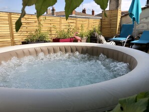 Suite Luxe, vue ville | Bain à remous privé