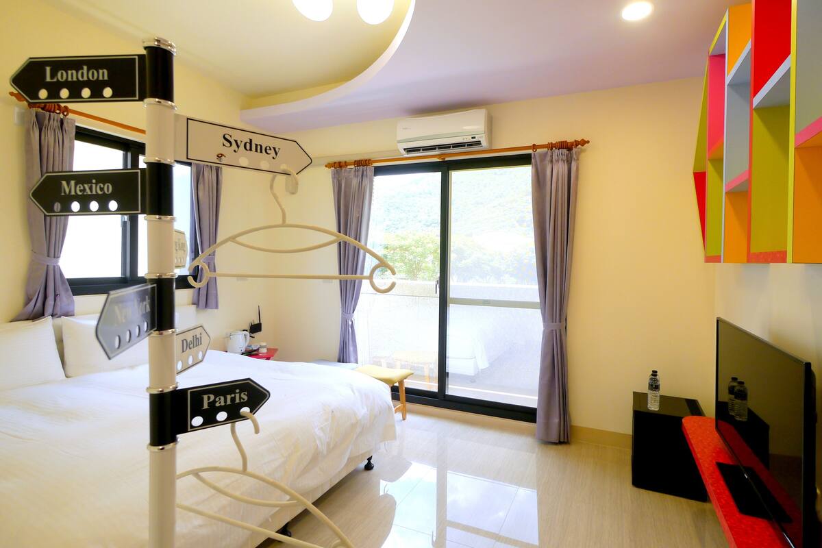 Soundproofing, free WiFi