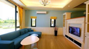 Breakfast (TWD 120 per person)