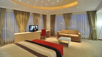 Deluxe Double Room | Minibar, desk, free cribs/infant beds, rollaway beds