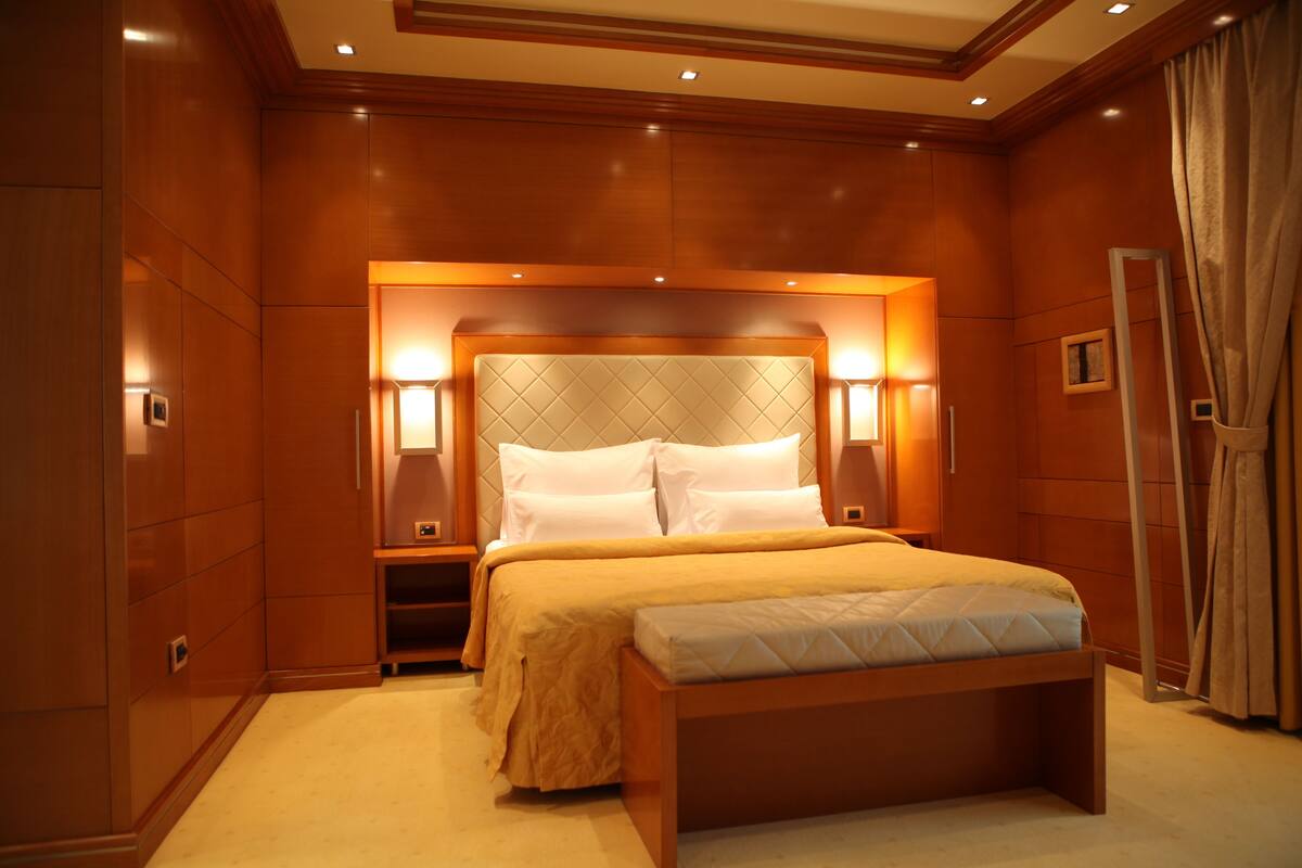 Minibar, in-room safe, desk, laptop workspace