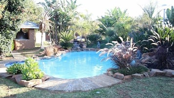 2 outdoor pools