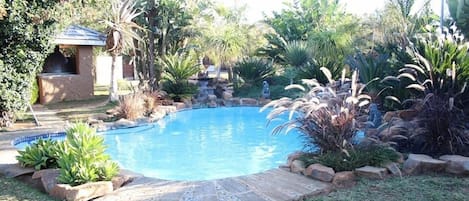 2 outdoor pools