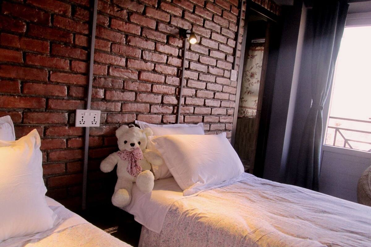 In-room safe, individually decorated, individually furnished, desk