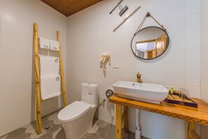 Gratis toiletartikler, hårtørrer, hjemmesko, håndklæder