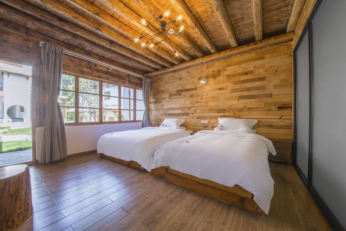 Premium bedding, desk, WiFi (free), individually decorated