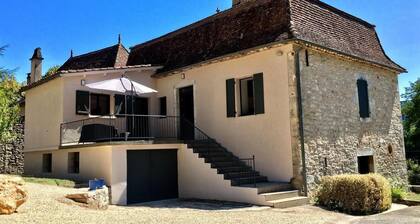 Gite Le Roucayral, superbe vue sur ST CIRQ LAPOPIE . 2 chambres climatisée.