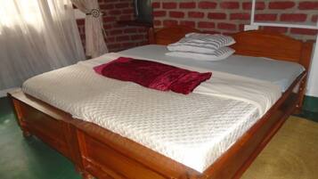 Habitación Confort con 1 cama doble o 2 individuales | 1 dormitorio, minibar, decoración individual y mobiliario individual