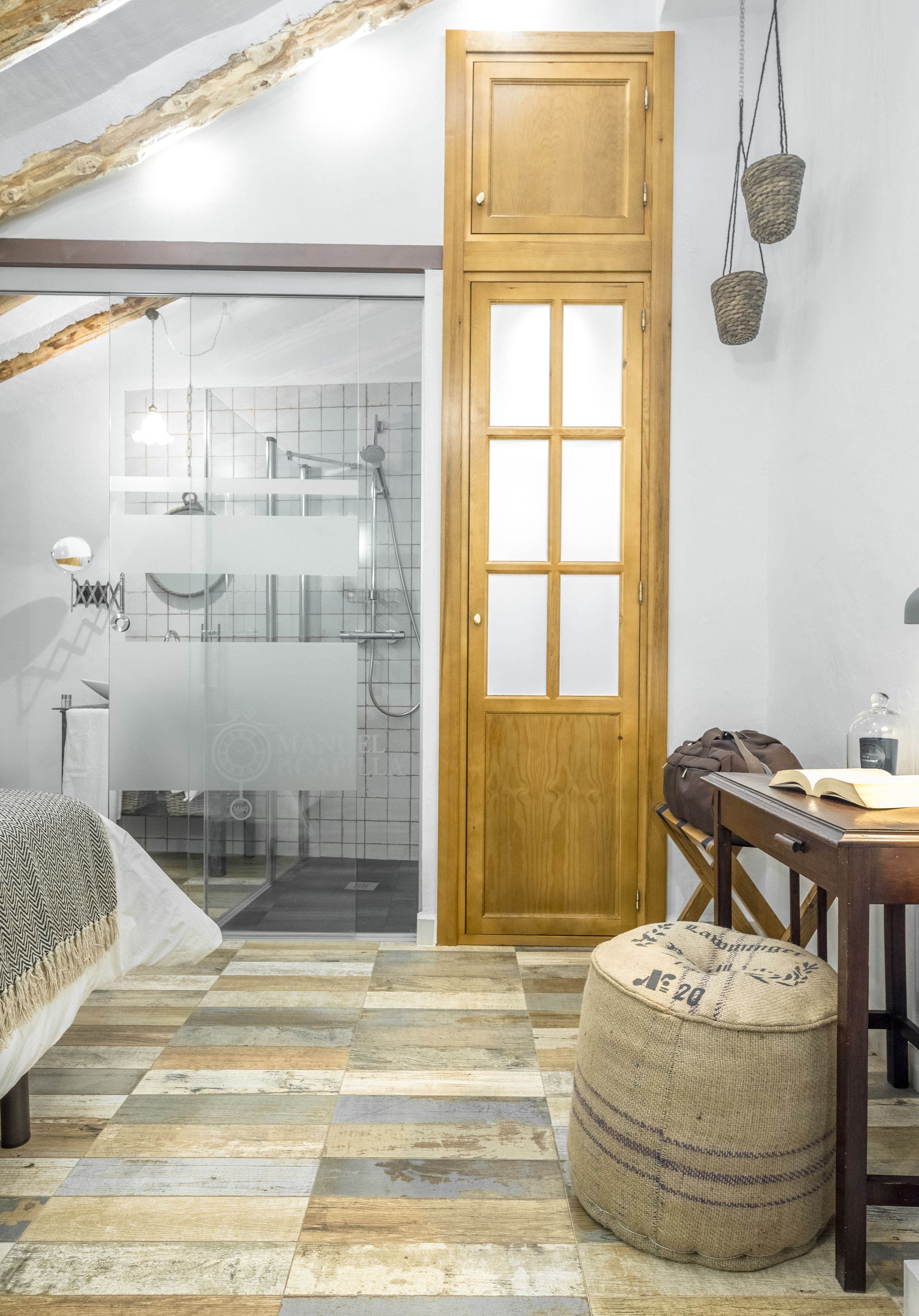 Habitación doble (Piedra Ballesteros) | Escritorio, wifi gratis, ropa de cama