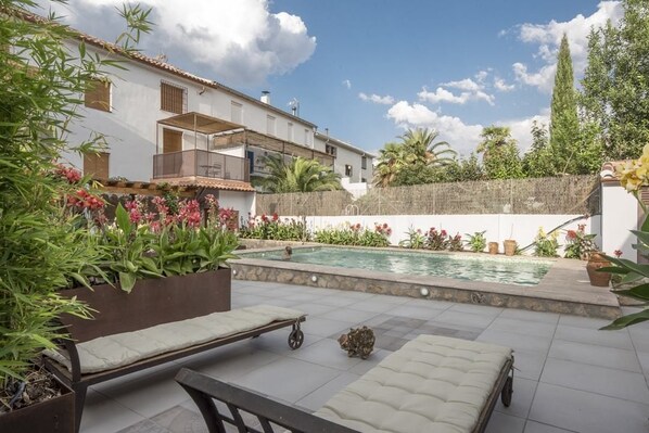 Außenpool, Liegestühle