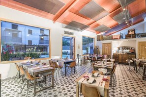 Mittagessen und Abendessen, lokale Küche