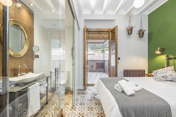 Quarto casal, terraço (Chinarral) | Escrivaninha, Wi-Fi de cortesia, roupa de cama