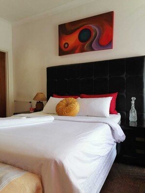 Deluxe-rum - eget badrum (700) | Strykjärn/strykbräda, gratis wi-fi och sängkläder