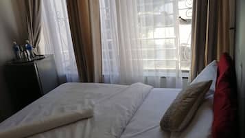 Standard Room, Shared Bathroom | 1 bedroom, iron/ironing board, free WiFi, bed sheets