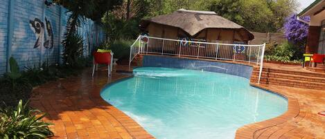 室外游泳池,日光浴躺椅