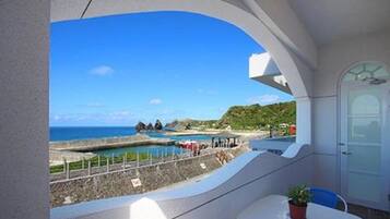 Family Room (202) | Balcony view