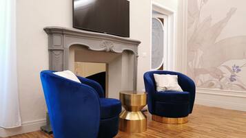 Deluxe Double Room, 1 Bedroom, Private Bathroom, Garden View | Television