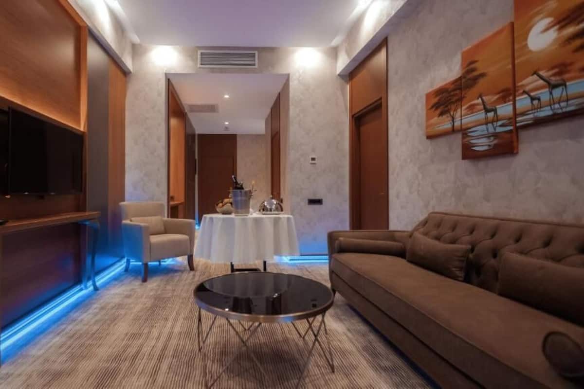 Junior Suite, 1 King Bed