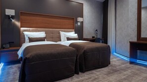 Standard Twin Room, 2 Twin Beds | Minibar, in-room safe, individually decorated, individually furnished - Midtown Hotel (Baku)