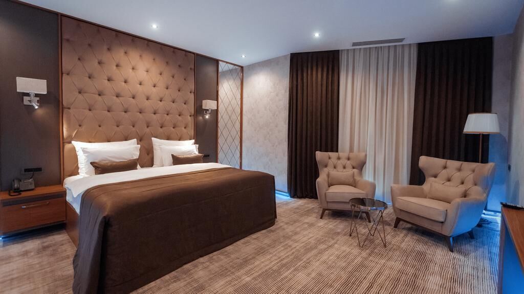 Minibar, in-room safe, desk, blackout curtains