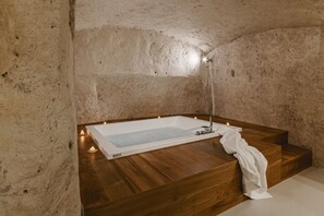 Suite Grand with jacuzzi | Jetted tub - Cenobio Hotel & SPA Matera (Matera)