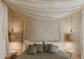 华丽客房 | 埃及棉床单、高档床上用品、客房内保险箱、特色装修