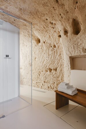 Suite Grand with jacuzzi | Bathroom - Cenobio Hotel & SPA Matera (Matera)
