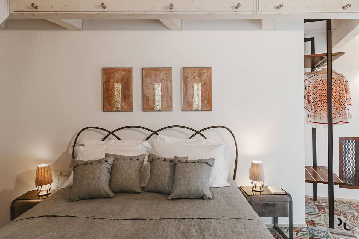 Deluxe Room, River View | Egyptian cotton sheets, premium bedding, in-room safe, desk