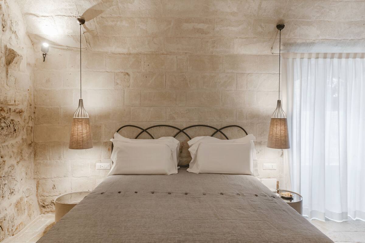Classic Room | Egyptian cotton sheets, premium bedding, in-room safe, desk