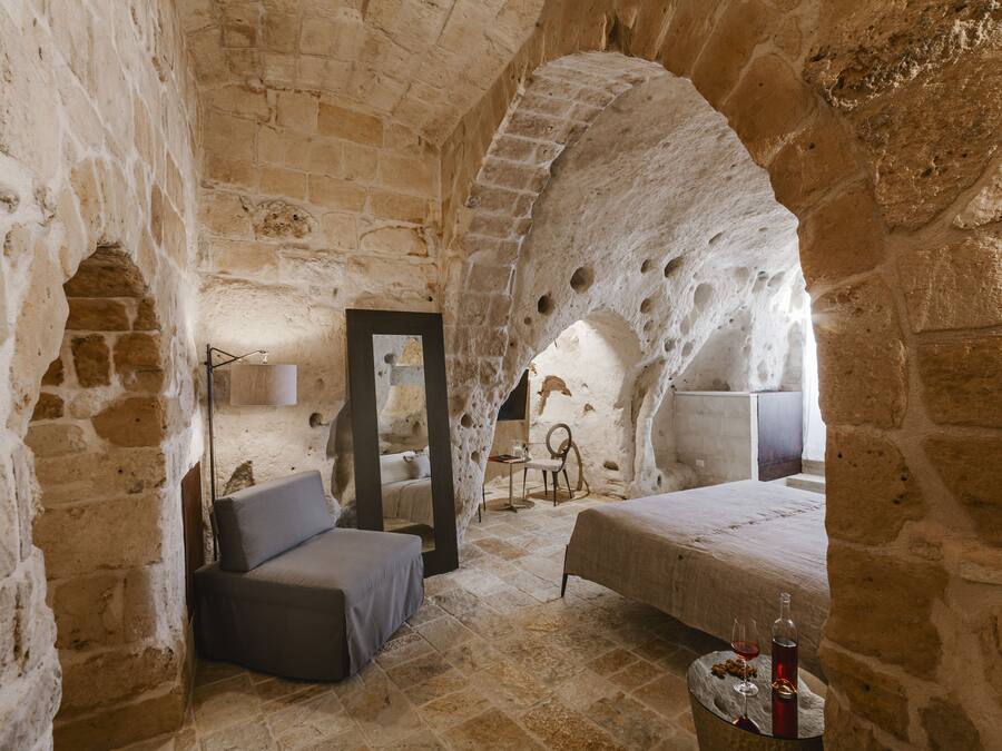 Egyptian cotton sheets, premium bedding, in-room safe