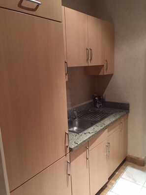 Comfort Apartment, 2 Bedrooms | Private kitchen | Fridge, oven, stovetop, electric kettle