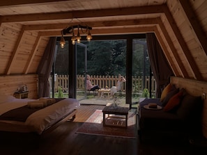 Bungalow exclusivo, vista al río | Área de sala de estar