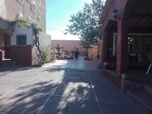 Courtyard - Kasbah Tasseurte (Nekob)