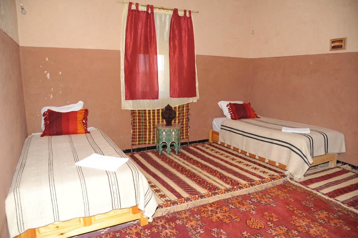 Twin Room, 2 Twin Beds | Blackout drapes, bed sheets