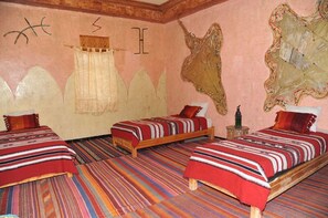 Triple Room, 3 Twin Beds | Blackout drapes, bed sheets - Kasbah Tasseurte (Nekob)