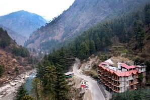 Vista frontal de la propiedad