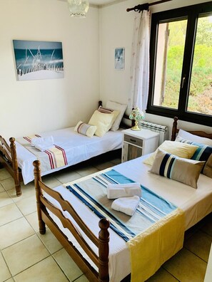 3 bedrooms, desk, iron/ironing board, WiFi