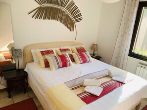 3 bedrooms, desk, iron/ironing board, WiFi - Private pool in Mediterranean house on the French Riviera (Roquebrune-sur-Argens)