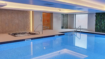 Indendørs pool