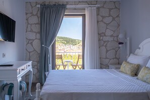 Deluxe Double Room, Balcony, Sea View (Non Smoking) | Minibar, desk, free WiFi, bed sheets - TaşAda Bozcaada (Bozcaada)