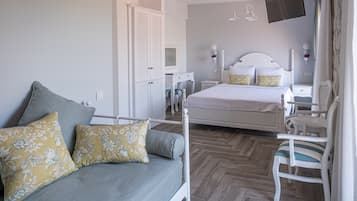 Chambre Triple Deluxe, balcon, vue mer (Non Smoking) | Minibar, bureau, Wi-Fi gratuit, draps fournis