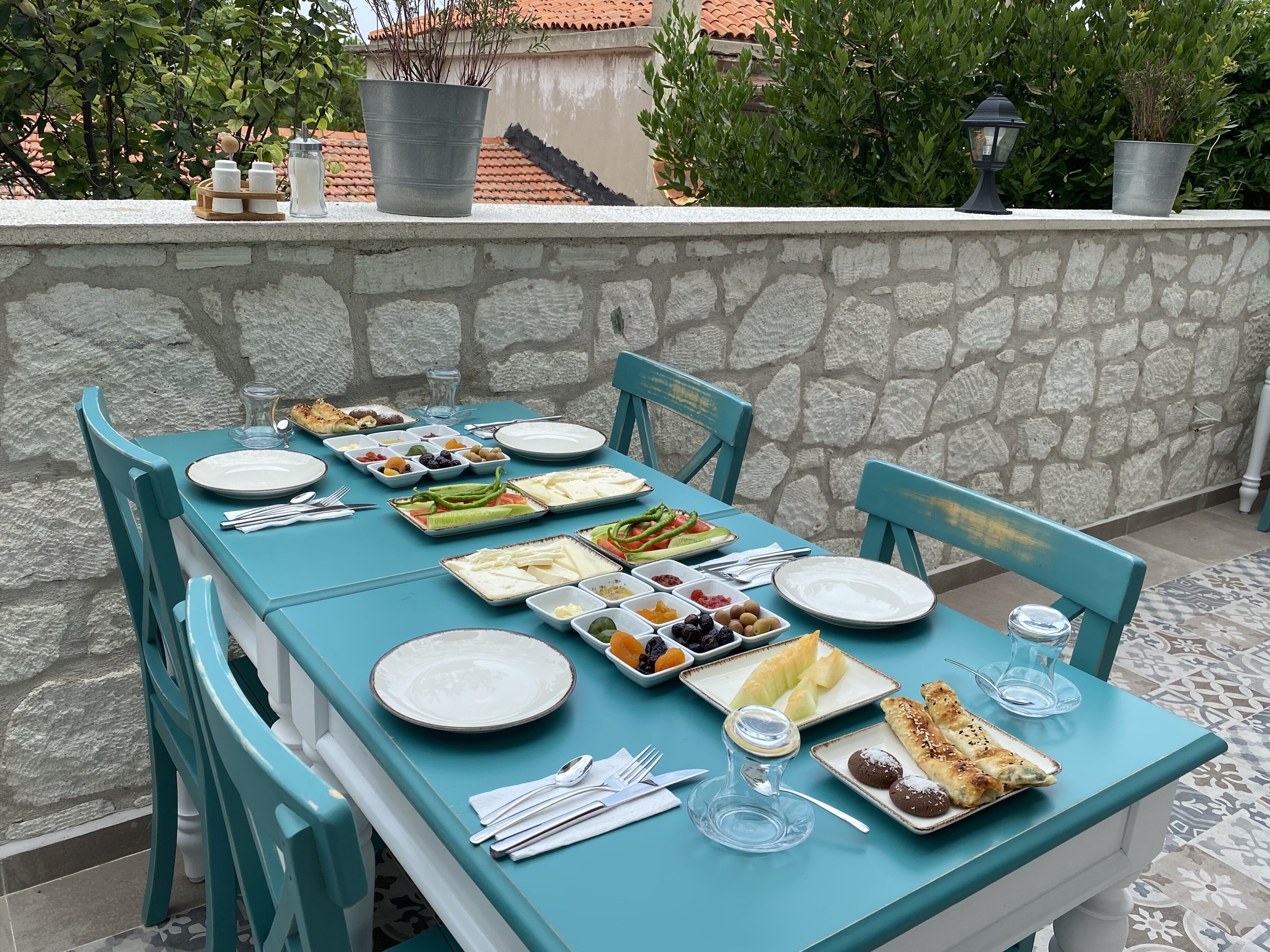 free daily full breakfast