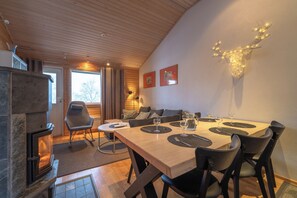 Flat-screen TV - Kuukkeli Apartments Suite (Saariselka)