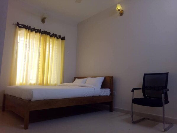 Deluxe Room, Lake View | 1 bedroom, Egyptian cotton sheets, premium bedding, Select Comfort beds