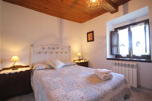 2 slaapkamers, een strijkplank/strijkijzer, wifi, beddengoed